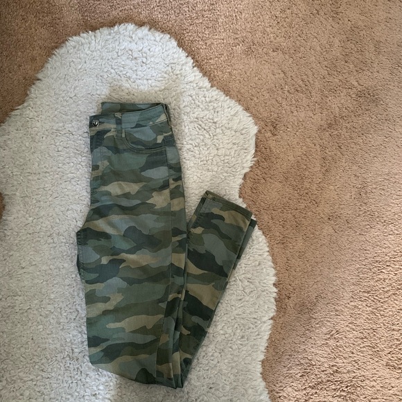 SOLD❗️🌻 Camo high waisted pants - Picture 2 of 5